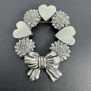 Vintage Signed Sheridan Flower Heart Wreath Brooch Pin Pewter